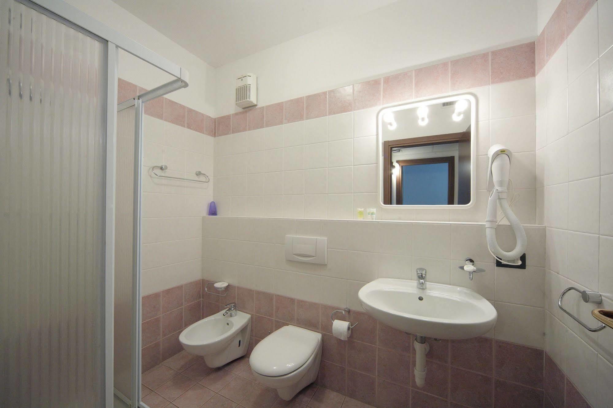 Residence Isolino Verbania Ngoại thất bức ảnh