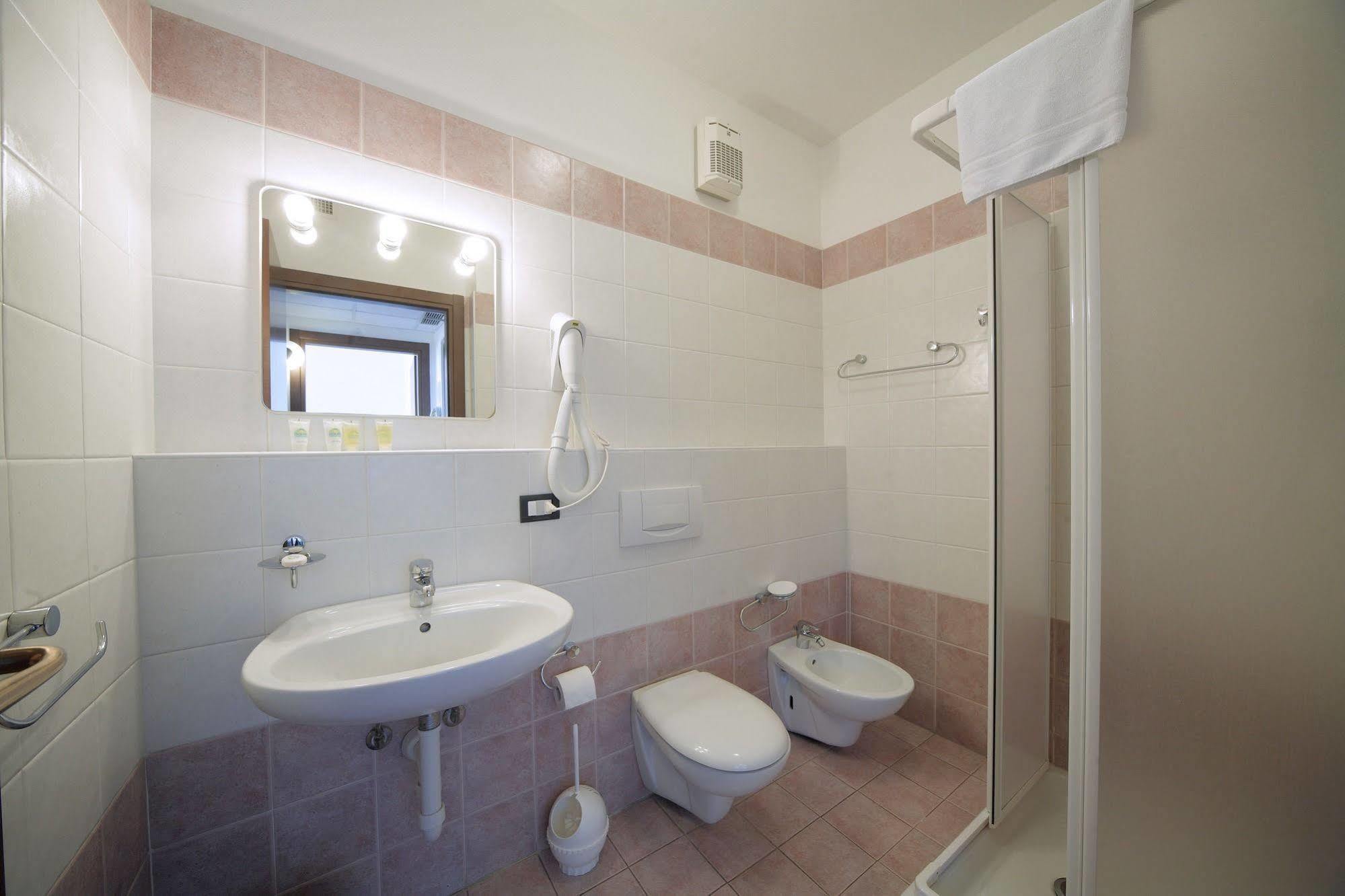 Residence Isolino Verbania Ngoại thất bức ảnh